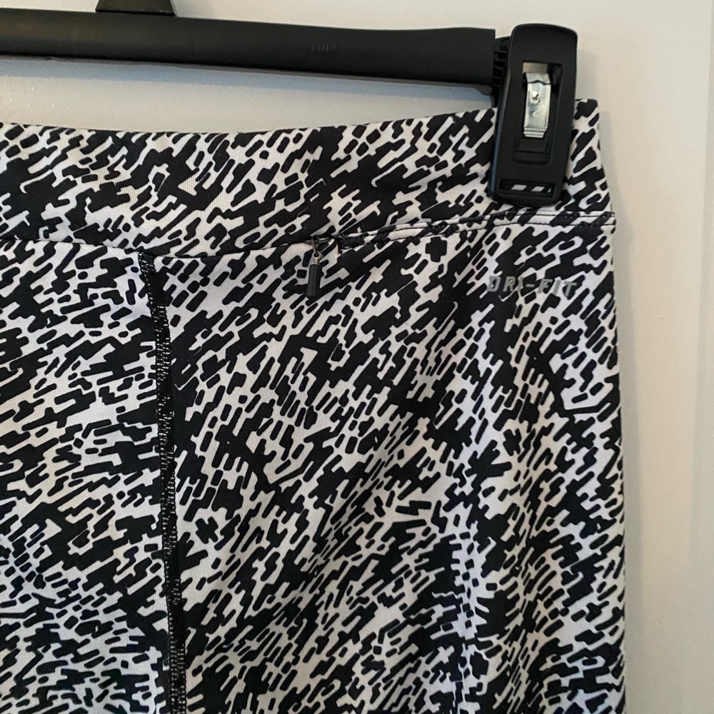 NIKE | Pronto Essential Running Crops - Picture 7 of 8